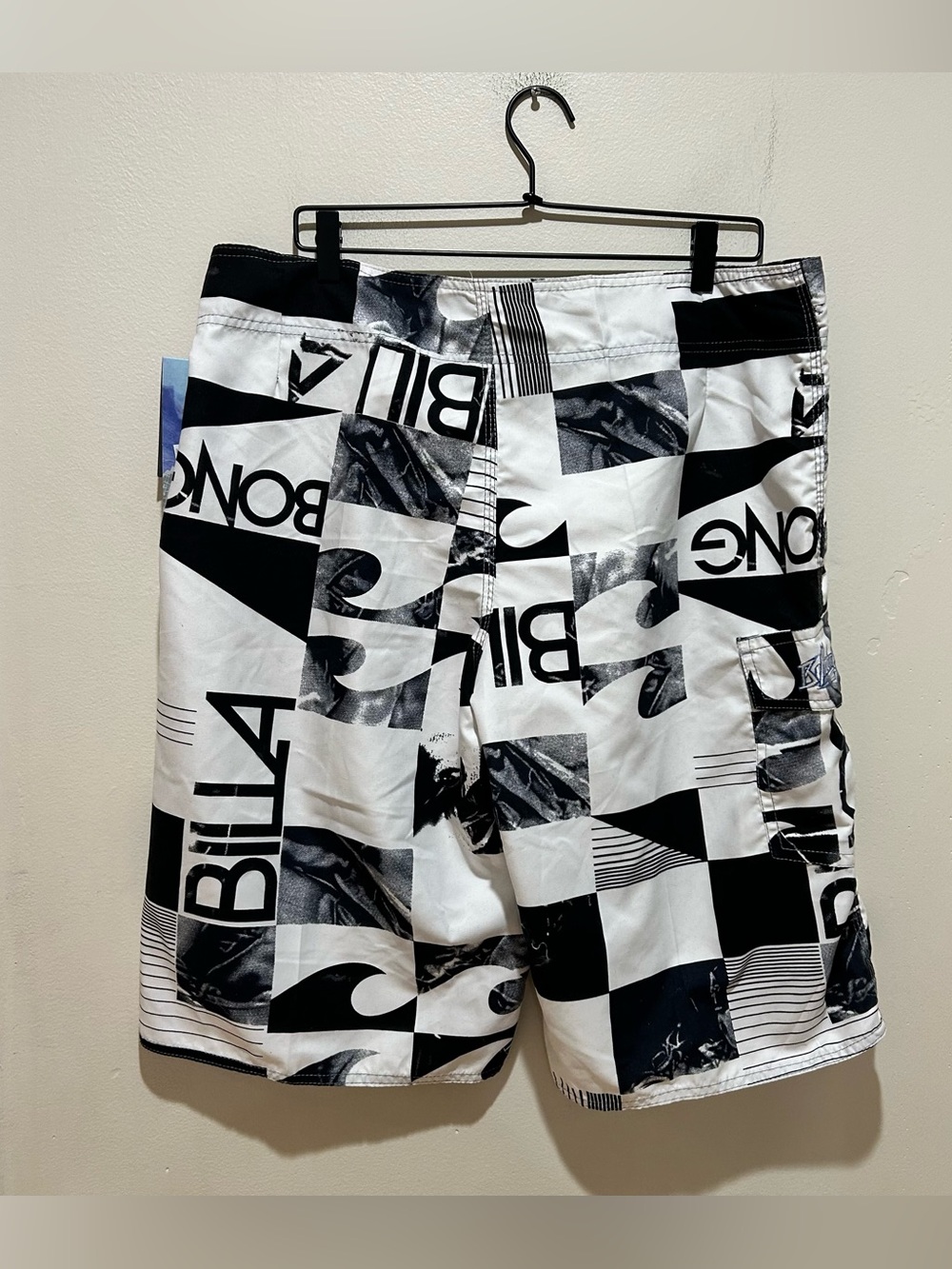 NWT Billabong Black & White Logo Graphic Print Board Shorts - Men’s Size 38 - Picture 2 of 6